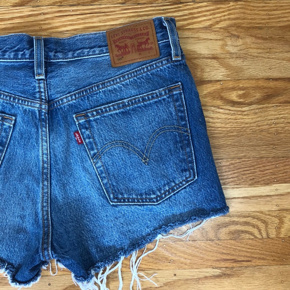 Levi’s 501 High Rise Cut-Off Denim Shorts Size 27 - Picture 11 of 14